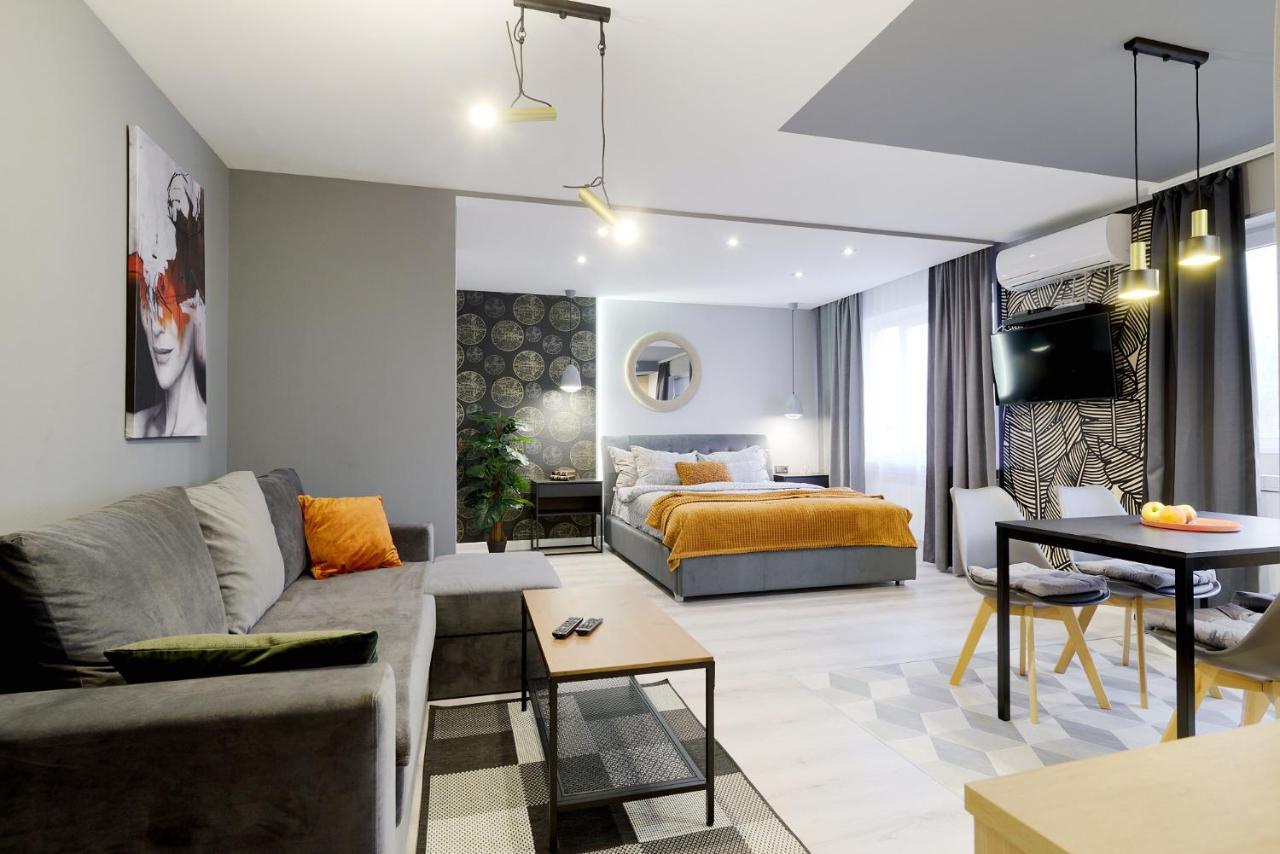 New Lesi Ukrainky Blvd And Olimpiyska And Kreshchatyk And Manhattan With Parking Apartment
