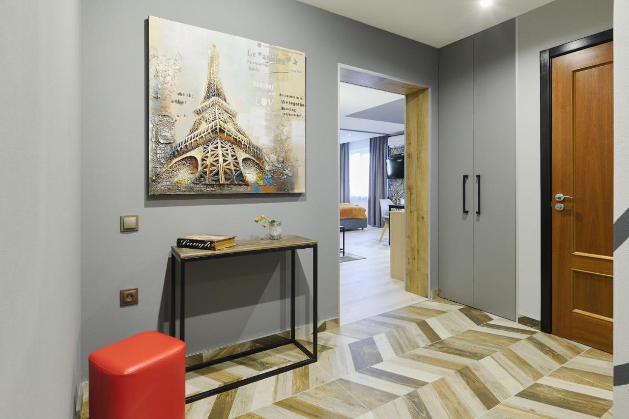 New Lesi Ukrainky Blvd And Olimpiyska And Kreshchatyk And Manhattan With Parking Apartment *