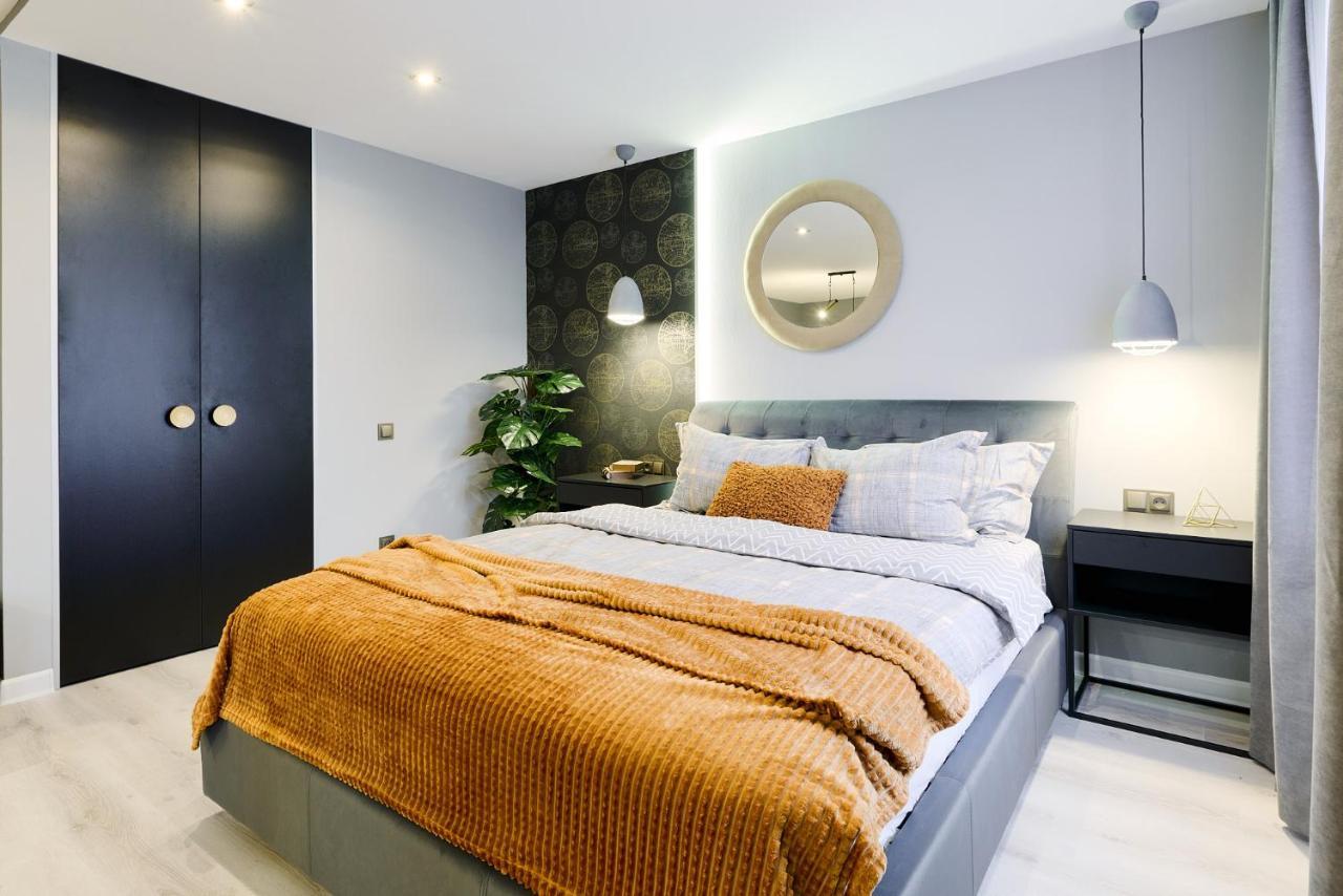 Apartment New Lesi Ukrainky Blvd And Olimpiyska And Kreshchatyk And Manhattan With Parking