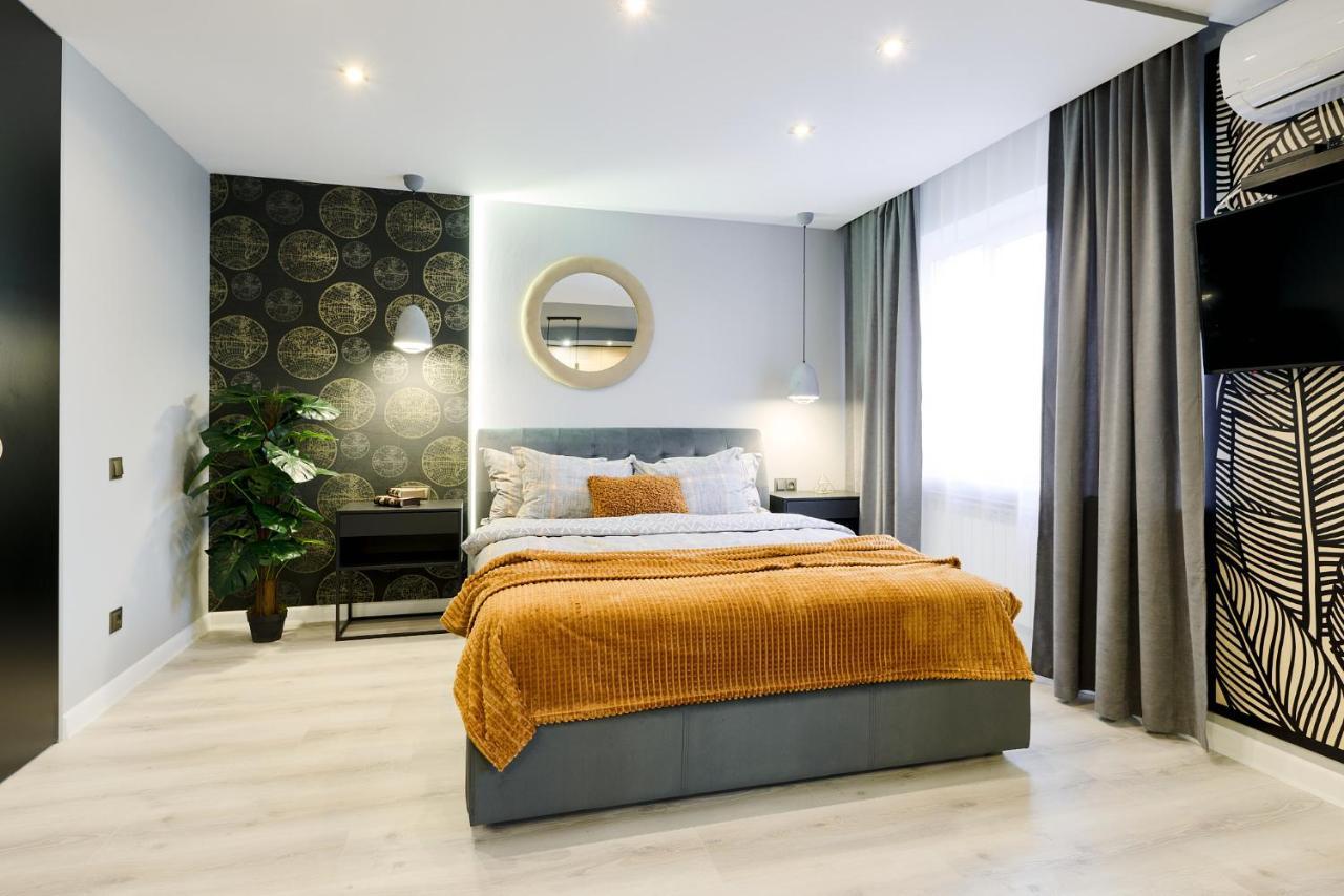 New Lesi Ukrainky Blvd And Olimpiyska And Kreshchatyk And Manhattan With Parking Apartament Kijów