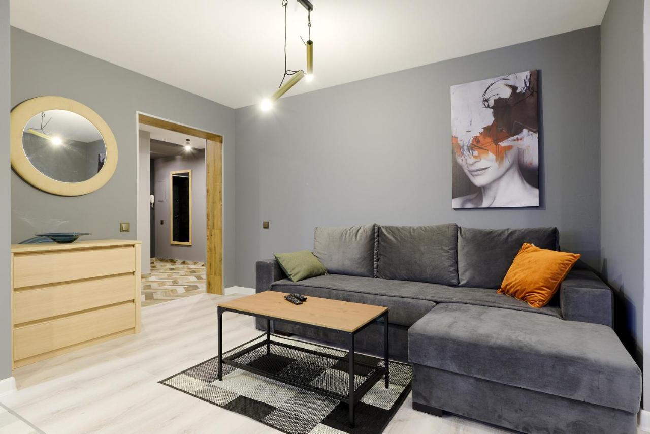 New Lesi Ukrainky Blvd And Olimpiyska And Kreshchatyk And Manhattan With Parking Apartment *