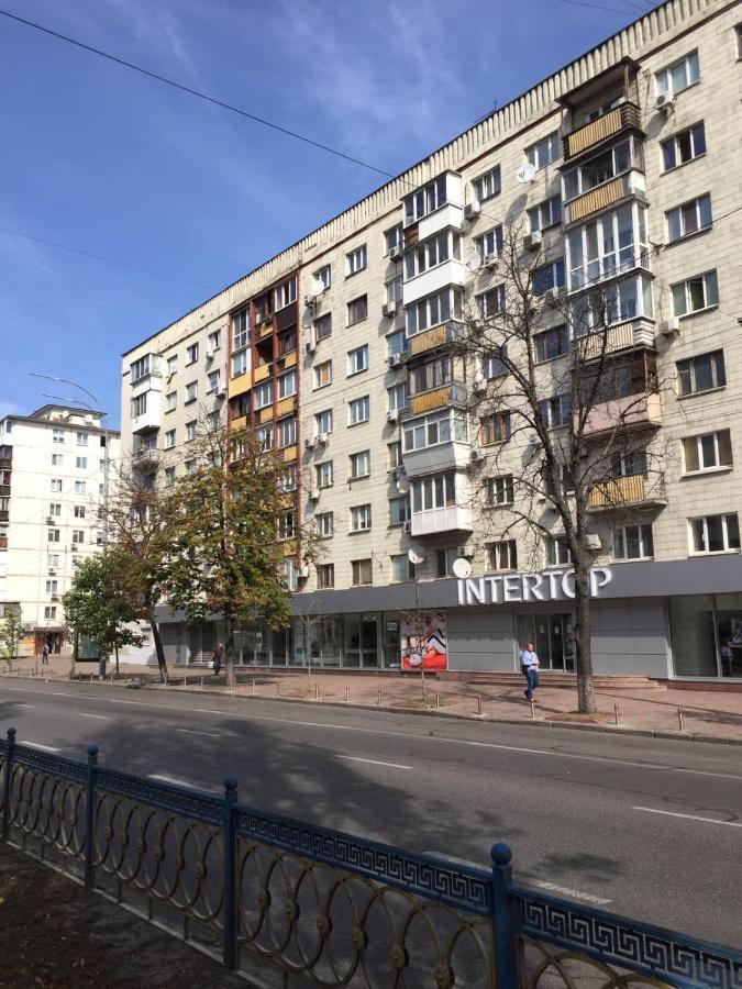 New Lesi Ukrainky Blvd And Olimpiyska And Kreshchatyk And Manhattan With Parking Apartament