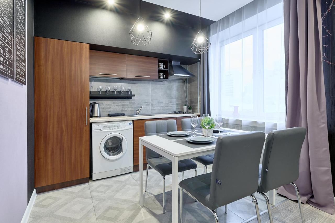 New Lesi Ukrainky Blvd And Olimpiyska And Kreshchatyk And Manhattan With Parking *