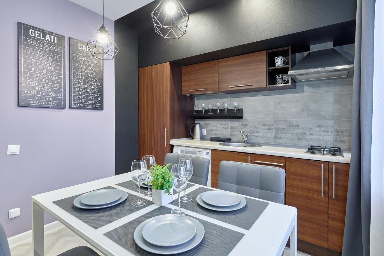 New Lesi Ukrainky Blvd And Olimpiyska And Kreshchatyk And Manhattan With Parking Apartment