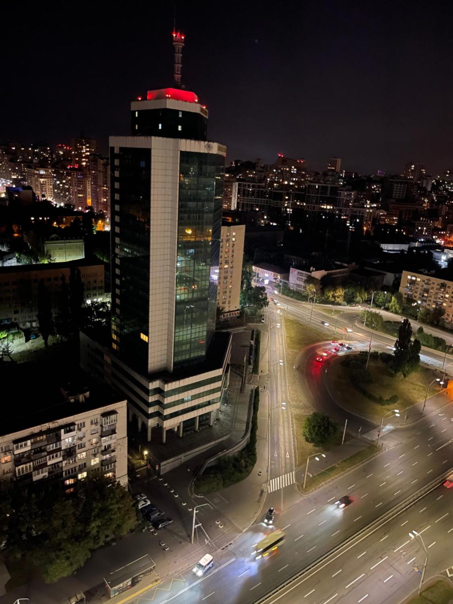 New Lesi Ukrainky Blvd And Olimpiyska And Kreshchatyk And Manhattan With Parking Apartment