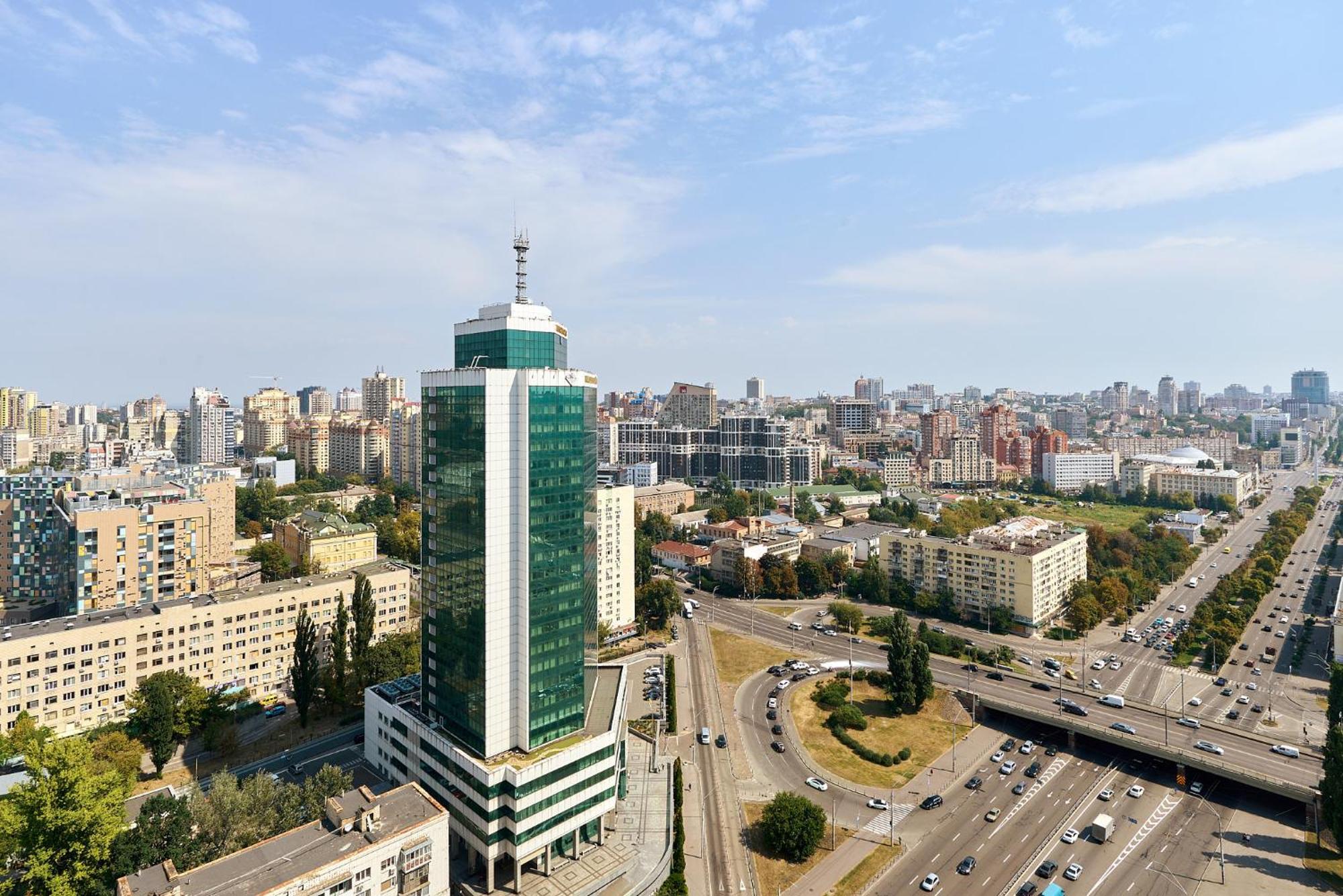 New Lesi Ukrainky Blvd And Olimpiyska And Kreshchatyk And Manhattan With Parking