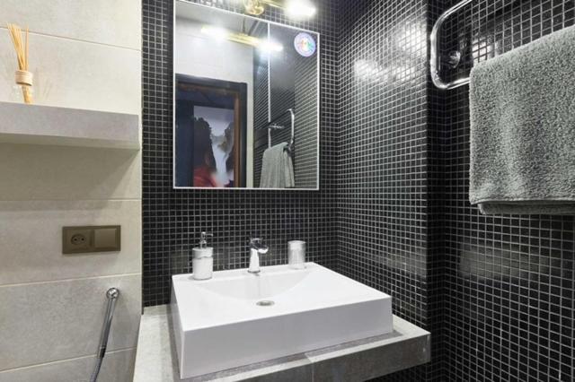 New Lesi Ukrainky Blvd And Olimpiyska And Kreshchatyk And Manhattan With Parking Apartament