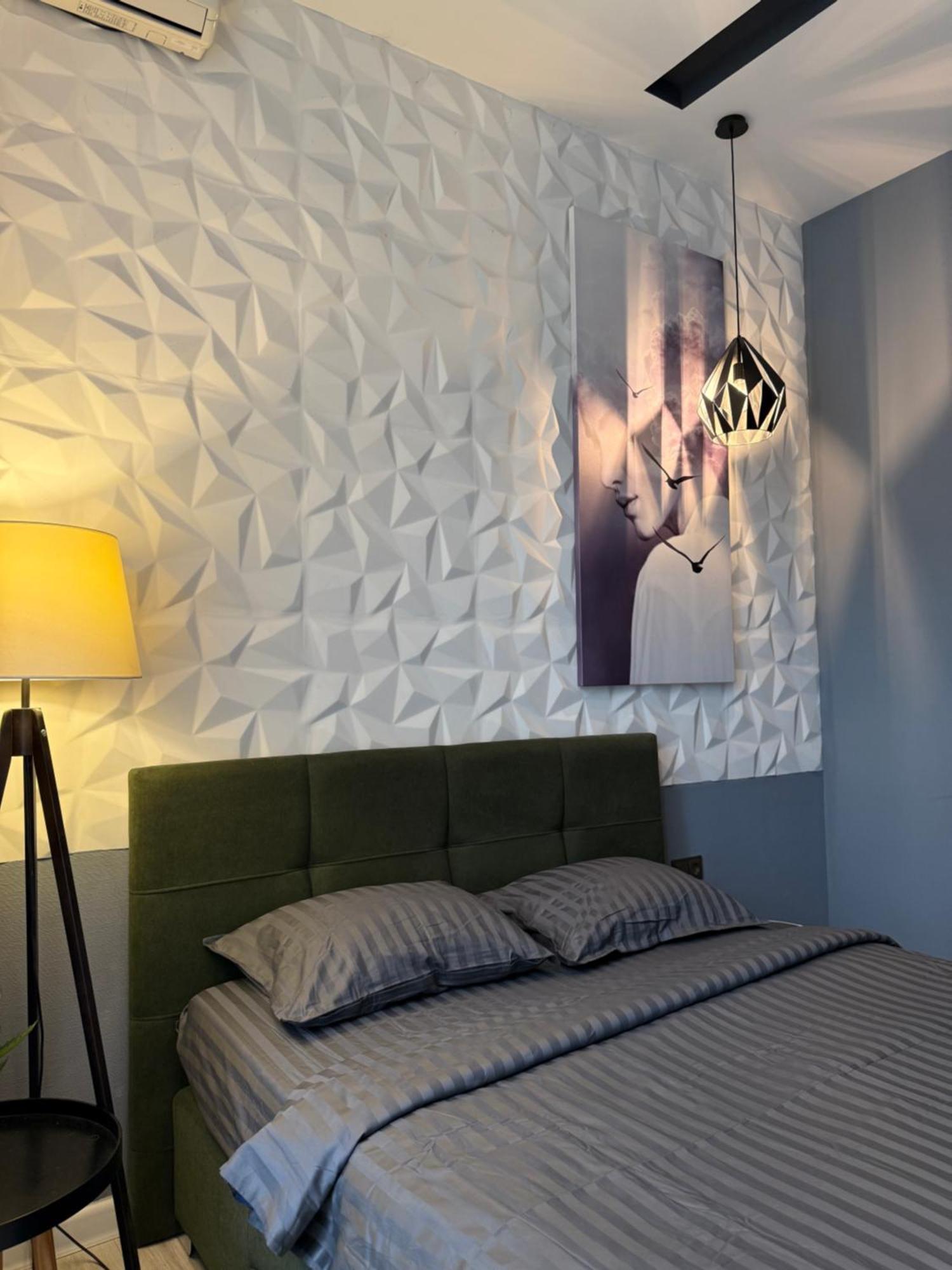New Lesi Ukrainky Blvd And Olimpiyska And Kreshchatyk And Manhattan With Parking Apartment